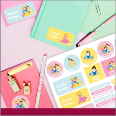 Etiquetas de vinilo personalizables de personajes