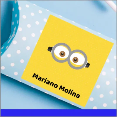 Etiquetas de regalo con personajes