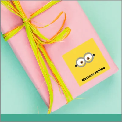 Etiquetas personalizables con personajes